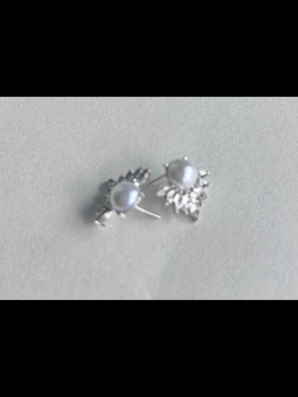 Elegant Silver Pearl Stud Earrings with Crystal Accents - Picture 2 of 3